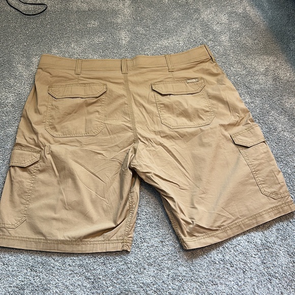 Men’s Lee Extreme Motion khaki Cargo shirt with pockets - Picture 5 of 6